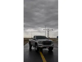 2017 GMC Sierra في Abu Dhabi سيارة مستعملة