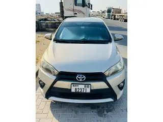 2016 Toyota Yaris في Dubai سيارة مستعملة