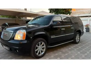 2011 GMC Yukon في Dubai سيارة مستعملة