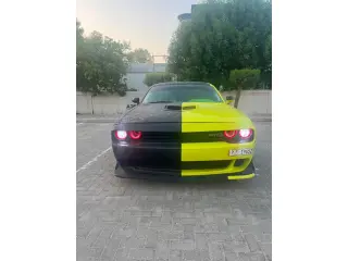 2012 Dodge Challenger في Abu Dhabi سيارة مستعملة