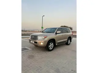 2013 Toyota Land Cruiser في Dubai سيارة مستعملة
