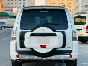 2014 ميتسوبيشي باجيرو GLS