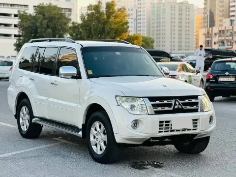 2014 ميتسوبيشي باجيرو GLS