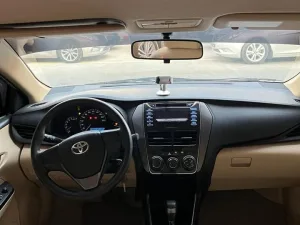 2021 تويوتا ياريس SE