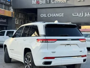 2022 Jeep Grand Cherokee Laredo E
