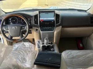 2018 تويوتا لاند كروزر VXR