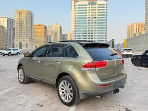 2013 لينكولن ام كي اكس Black Label
