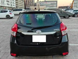 2015 تويوتا ياريس SE