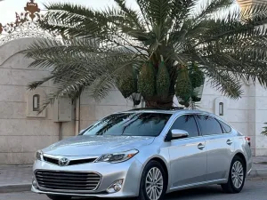 2014 تويوتا افالون Limited