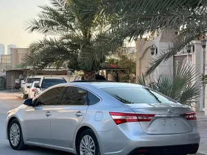 2014 تويوتا افالون Limited