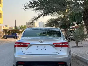 2014 تويوتا افالون Limited