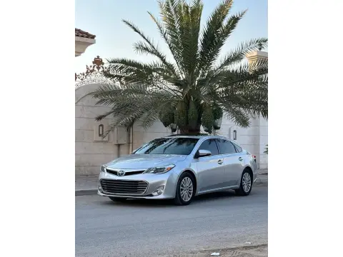 2014 تويوتا افالون Limited