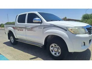 2013 Toyota Hilux في Al Ain سيارة مستعملة