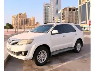 2013 Toyota Fortuner في Dubai سيارة مستعملة