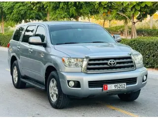 2013 Toyota Sequoia في Dubai سيارة مستعملة