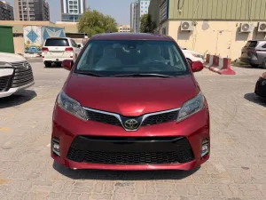 2018 تويوتا سيينا LE