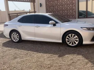 2024 تويوتا كامري GLX