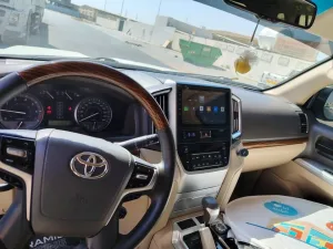 2015 تويوتا لاند كروزر GXR GT