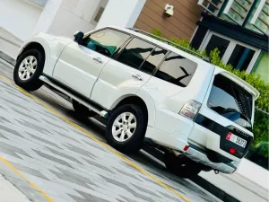 2017 ميتسوبيشي باجيرو GLS