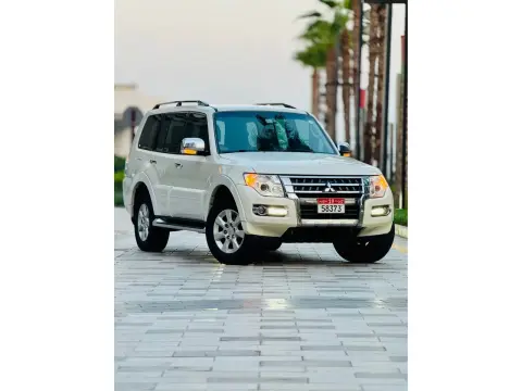 2017 ميتسوبيشي باجيرو GLS