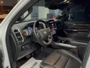 2025 رام ١٥٠٠ Laramie