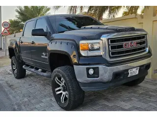 2014 GMC Sierra في Abu Dhabi سيارة مستعملة