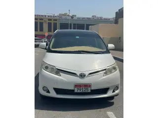 2017 Toyota Previa في Abu Dhabi سيارة مستعملة
