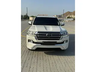 2018 Toyota Land Cruiser في Abu Dhabi سيارة مستعملة