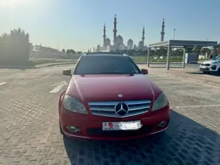 2009 Mercedes-Benz C-Class في Abu Dhabi سيارة مستعملة