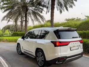 2025 لكزس ال اكس ٦٠٠ base