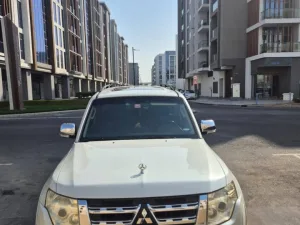 2014 ميتسوبيشي باجيرو GLS
