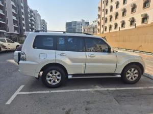 2014 ميتسوبيشي باجيرو GLS
