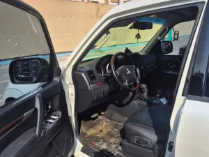 2014 ميتسوبيشي باجيرو GLS