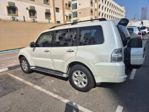 2014 ميتسوبيشي باجيرو GLS