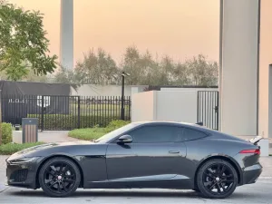 2022 جاكوار الفئة - اف P450 R-Dynamic