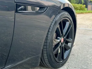 2022 جاكوار الفئة - اف P450 R-Dynamic