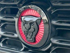 2022 جاكوار الفئة - اف P450 R-Dynamic
