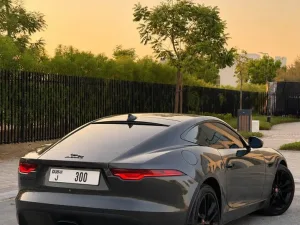 2022 جاكوار الفئة - اف P450 R-Dynamic