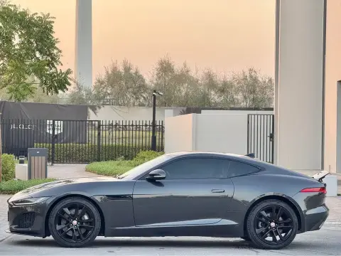 2022 جاكوار الفئة - اف P450 R-Dynamic