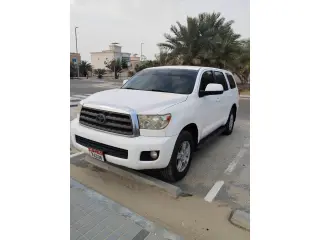 2013 Toyota Sequoia في Abu Dhabi سيارة مستعملة