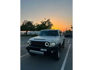 2010 Toyota FJ Cruiser في Dubai سيارة مستعملة