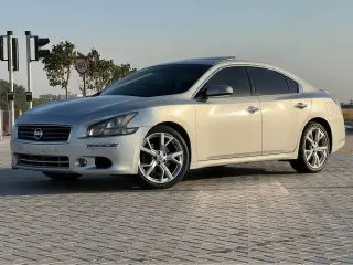 2014 Nissan Maxima في Sharjah سيارة مستعملة