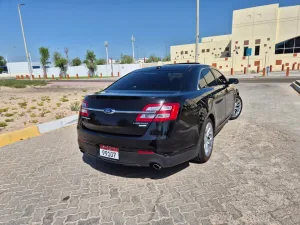 2015 فورد طوروس Limited