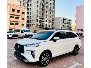 2024 Toyota Veloz في Dubai سيارة مستعملة