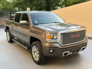 2015 GMC Sierra في Dubai سيارة مستعملة