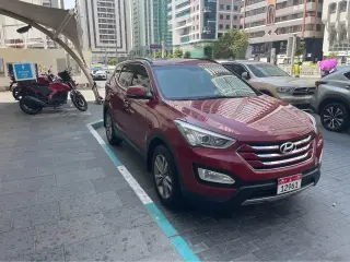 2016 Hyundai Santa Fe في Abu Dhabi سيارة مستعملة