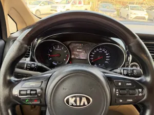 2016 كيا كارنفال LX