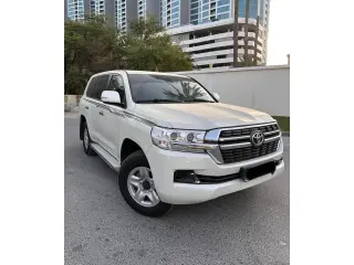 2014 Toyota Land Cruiser في Dubai سيارة مستعملة