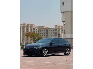 2023 Volkswagen Golf في Abu Dhabi سيارة مستعملة