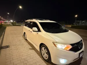 2011 نيسان كويست Platinum
